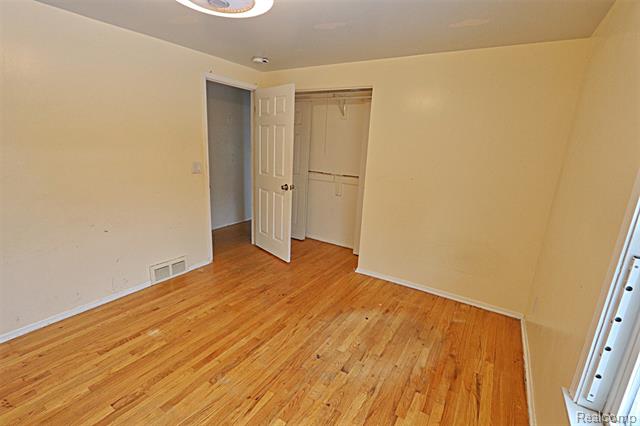 Builiding view twenty six for 14158 Hubbard, Livonia, MI. 48154