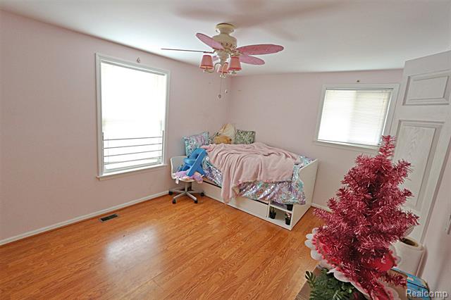 Builiding view twenty two for 14158 Hubbard, Livonia, MI. 48154