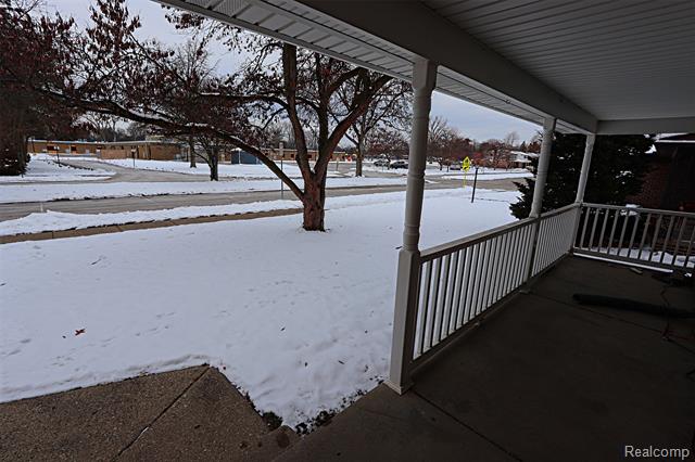 Builiding view two for 14158 Hubbard, Livonia, MI. 48154