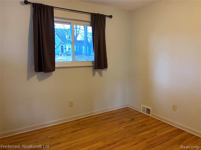 Builiding view seven for 15148 Paderewski, Livonia, MI. 48154