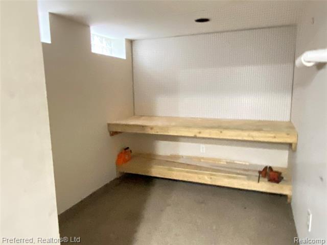 Builiding view seventeen for 15148 Paderewski, Livonia, MI. 48154