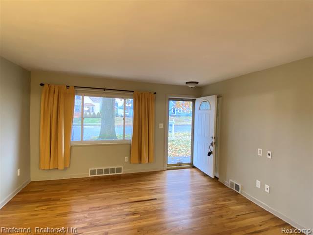 Builiding view six for 15148 Paderewski, Livonia, MI. 48154