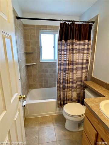 Builiding view ten for 15148 Paderewski, Livonia, MI. 48154