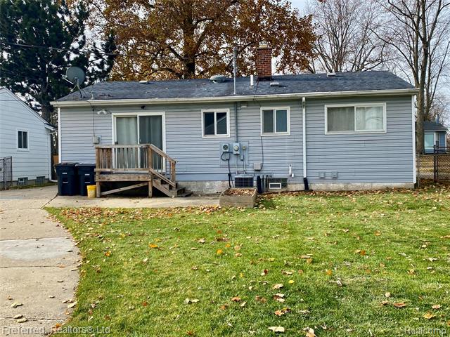 Builiding view three for 15148 Paderewski, Livonia, MI. 48154