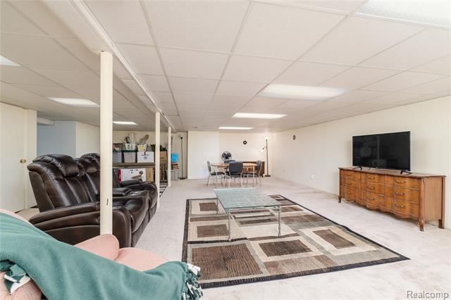 Builiding view twenty four for 14664 Ronnie, Livonia, MI. 48154