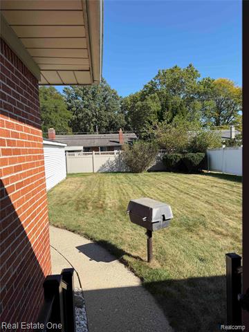 Builiding view twenty five for 14538 Ronnie, Livonia, MI. 48154