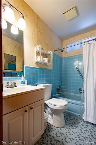 Builiding view twenty four for 14538 Ronnie, Livonia, MI. 48154