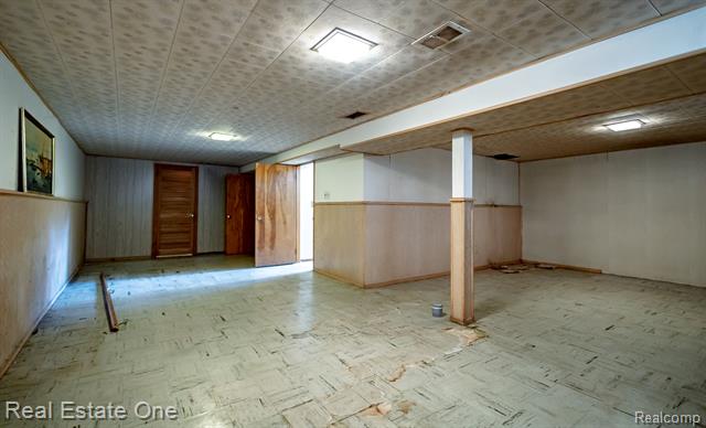 Builiding view twenty nine for 14538 Ronnie, Livonia, MI. 48154