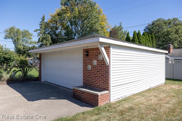 Builiding view twenty seven for 14538 Ronnie, Livonia, MI. 48154