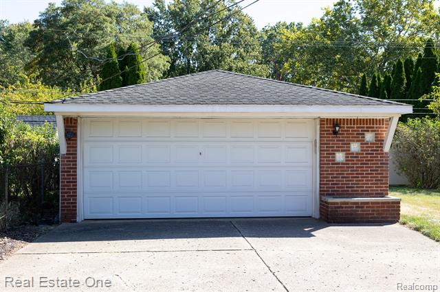 Builiding view twenty six for 14538 Ronnie, Livonia, MI. 48154