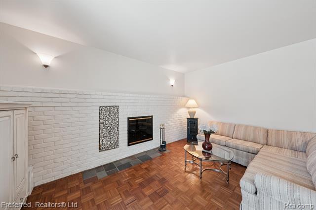 Builiding view eleven for 14641 Ronnie, Livonia, MI. 48154