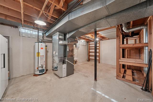 Builiding view thirty eight for 14641 Ronnie, Livonia, MI. 48154