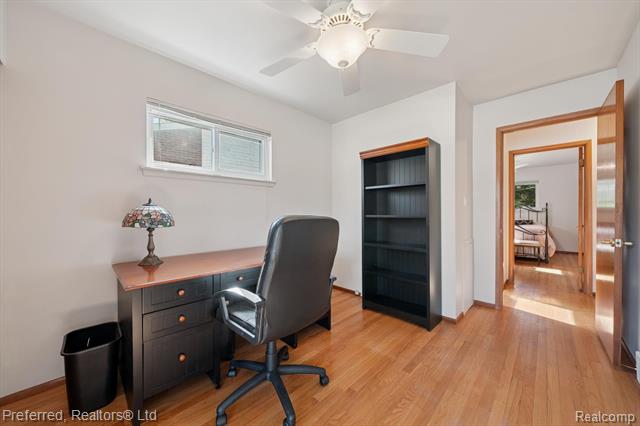 Builiding view thirty three for 14641 Ronnie, Livonia, MI. 48154