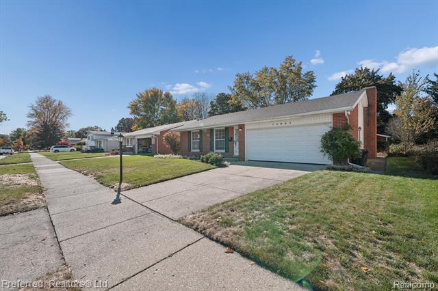 Builiding view two for 14641 Ronnie, Livonia, MI. 48154
