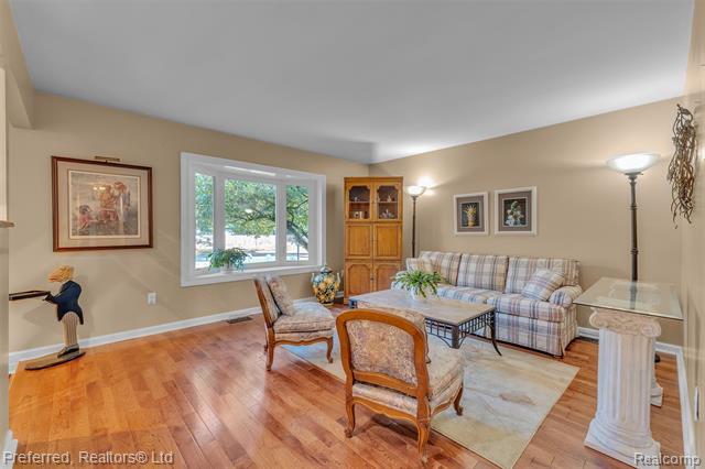 Builiding view eight for 14285 Adams, Livonia, MI. 48154