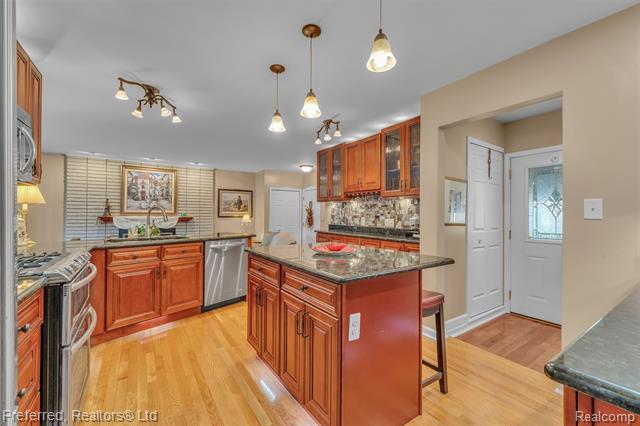 Builiding view eleven for 14285 Adams, Livonia, MI. 48154