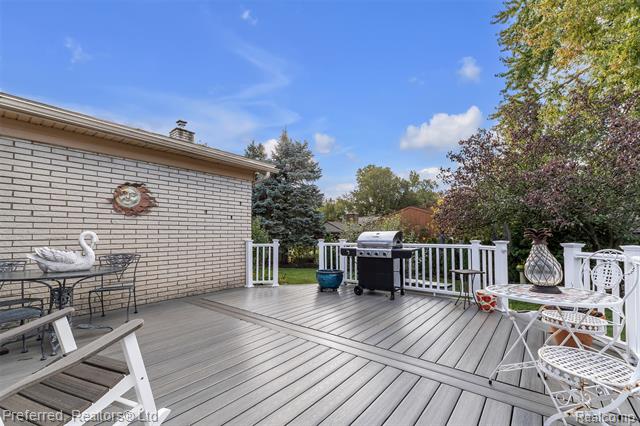 Builiding view fifty for 14285 Adams, Livonia, MI. 48154