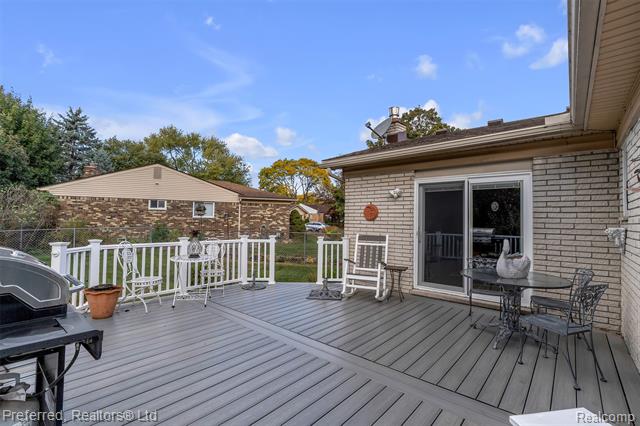 Builiding view forty eight for 14285 Adams, Livonia, MI. 48154
