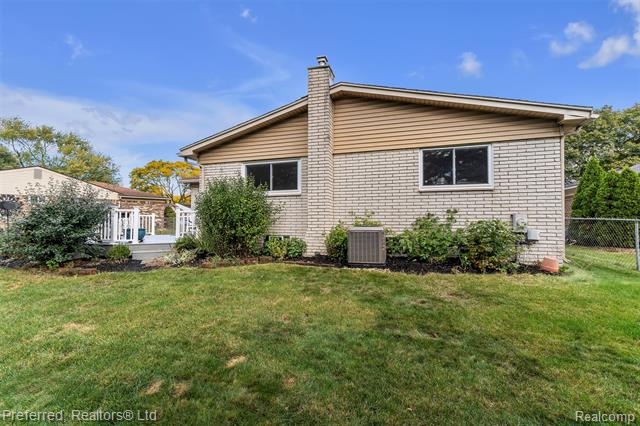 Builiding view forty five for 14285 Adams, Livonia, MI. 48154