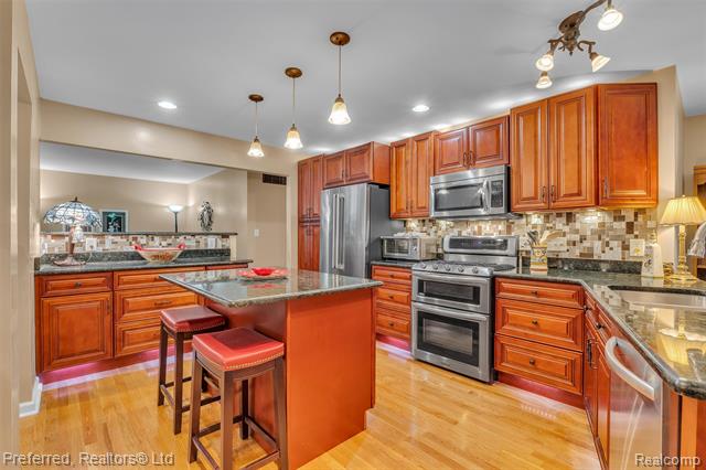 Builiding view fourteen for 14285 Adams, Livonia, MI. 48154