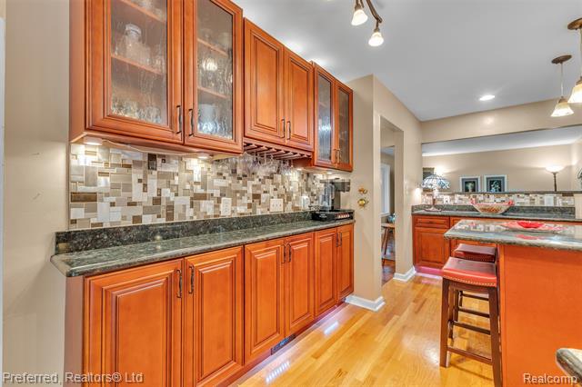 Builiding view nineteen for 14285 Adams, Livonia, MI. 48154