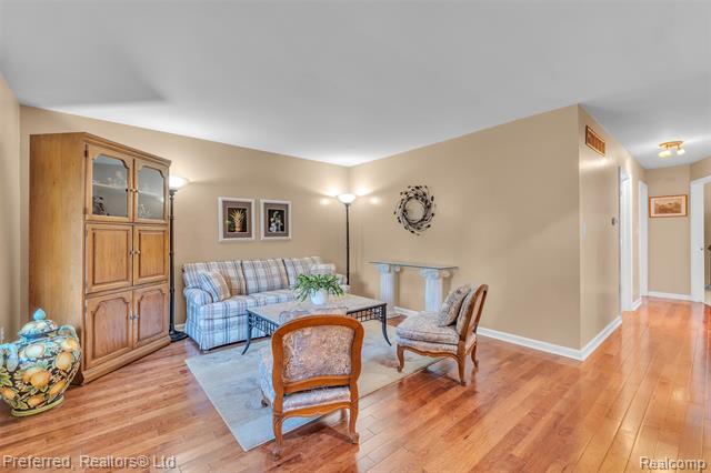 Builiding view six for 14285 Adams, Livonia, MI. 48154