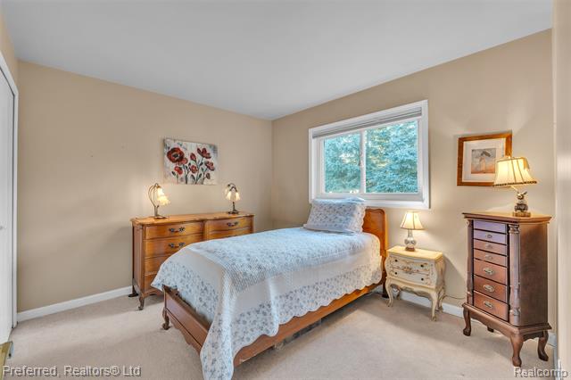 Builiding view thirty three for 14285 Adams, Livonia, MI. 48154