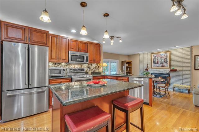 Builiding view twelve for 14285 Adams, Livonia, MI. 48154