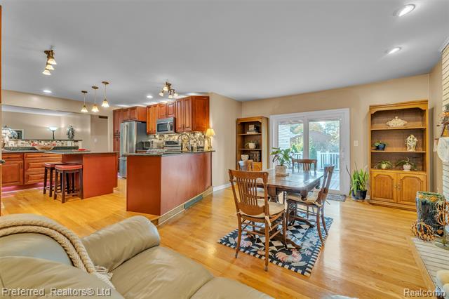 Builiding view twenty two for 14285 Adams, Livonia, MI. 48154