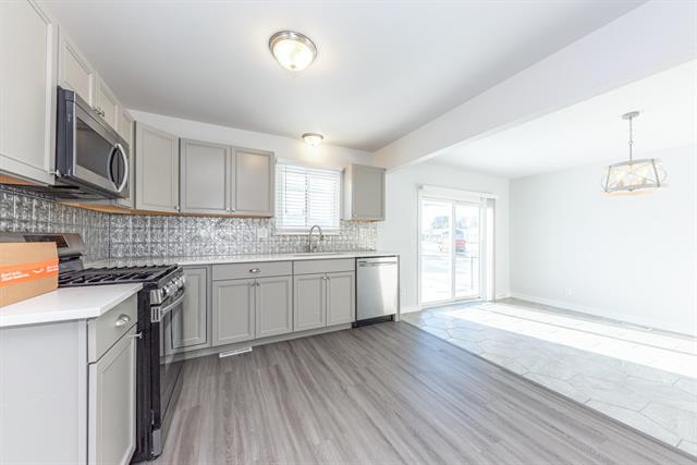 Builiding view eight for 38393 Mason, Livonia, MI. 48154