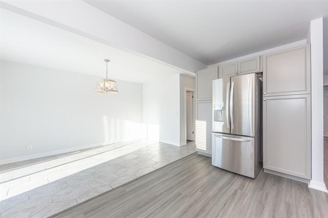 Builiding view ten for 38393 Mason, Livonia, MI. 48154