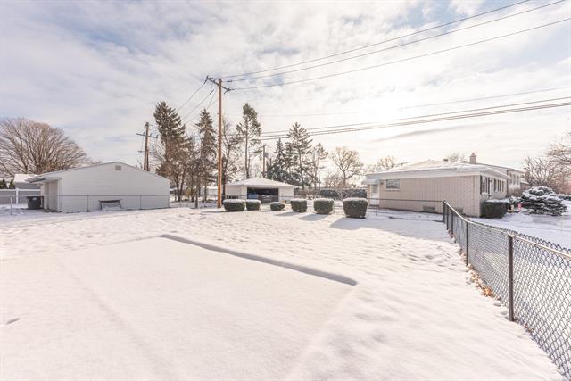 Builiding view twenty nine for 38393 Mason, Livonia, MI. 48154