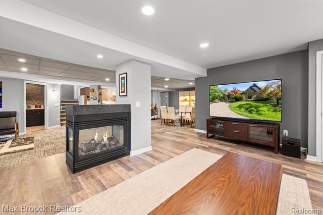 Builiding view fifty for 40360 Harmony, Northville, MI. 48167