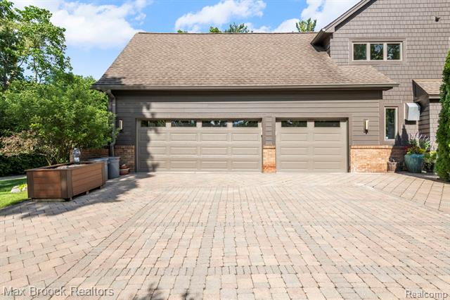 Builiding view seventy one for 40360 Harmony, Northville, MI. 48167