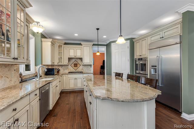 Builiding view fifteen for 17994 Stonebrook, Northville, MI. 48168