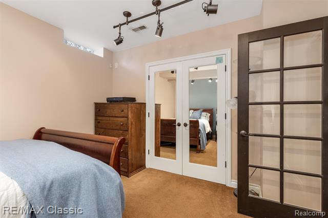 Builiding view forty four for 17994 Stonebrook, Northville, MI. 48168