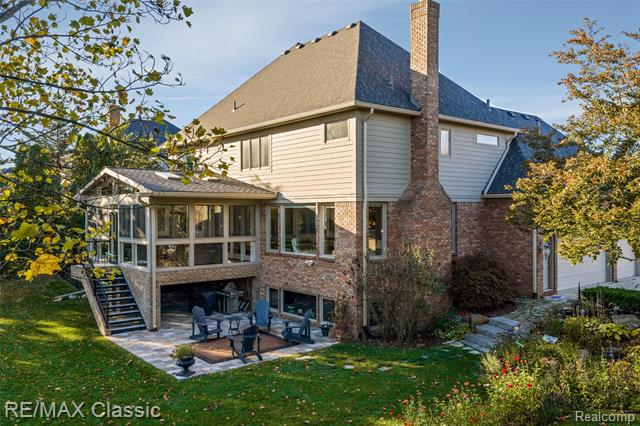 Builiding view forty seven for 17994 Stonebrook, Northville, MI. 48168