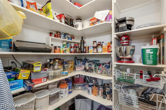 Builiding view seventeen for 17994 Stonebrook, Northville, MI. 48168