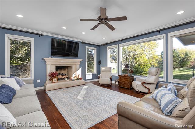 Builiding view twenty one for 17994 Stonebrook, Northville, MI. 48168