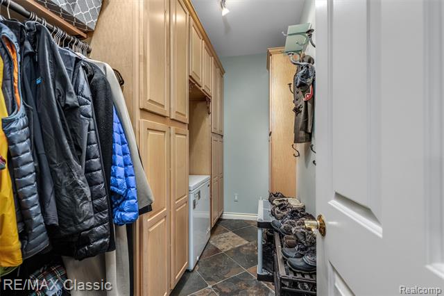 Builiding view twenty three for 17994 Stonebrook, Northville, MI. 48168