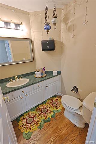 Builiding view eighteen for 39405 Windsome, Northville, MI. 48167