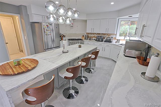 Builiding view fourteen for 39405 Windsome, Northville, MI. 48167