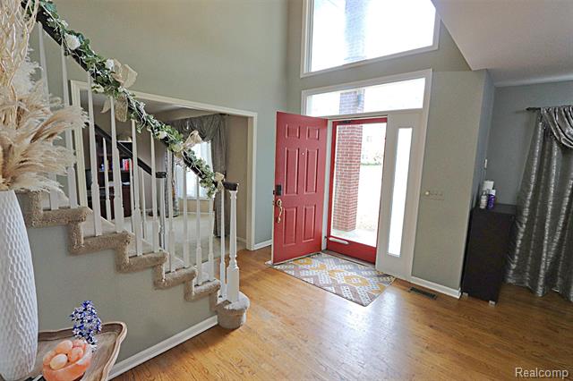 Builiding view nineteen for 39405 Windsome, Northville, MI. 48167