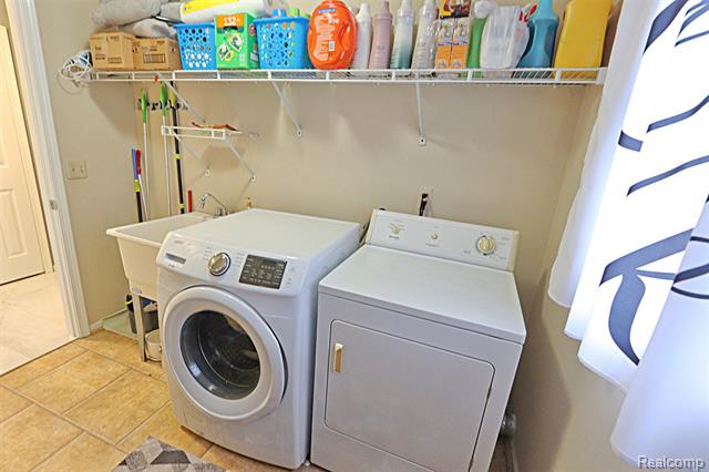 Builiding view ten for 39405 Windsome, Northville, MI. 48167