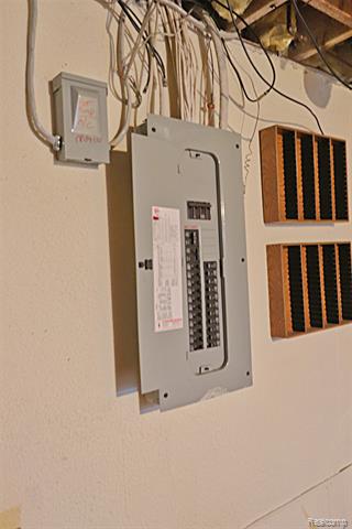 Builiding view thirty one for 39405 Windsome, Northville, MI. 48167