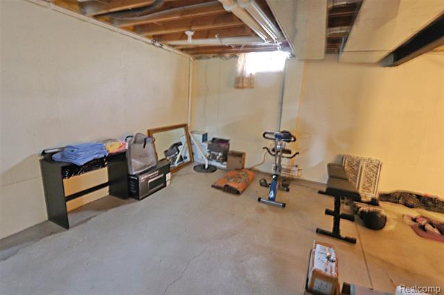 Builiding view thirty for 39405 Windsome, Northville, MI. 48167