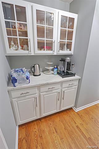 Builiding view twenty one for 39405 Windsome, Northville, MI. 48167