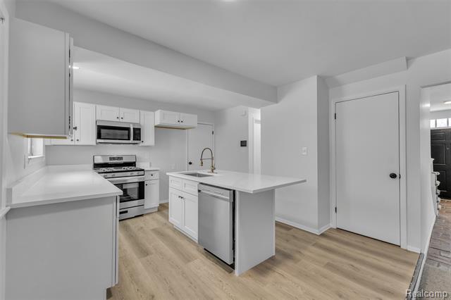 Builiding view fifteen for 23520 Rockingham, Southfield, MI. 48033