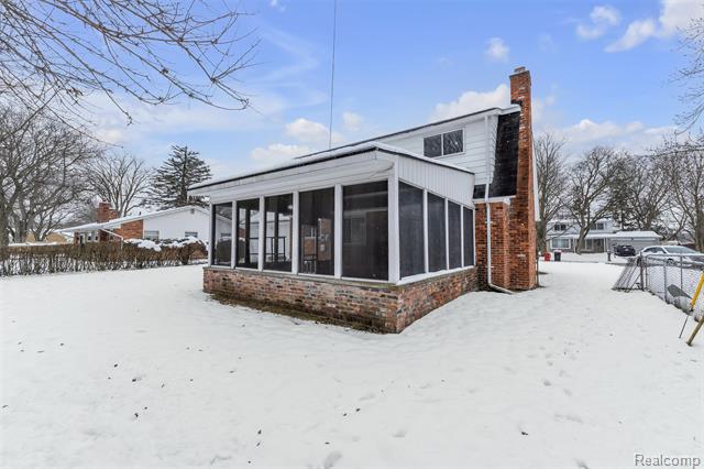 Builiding view forty four for 23520 Rockingham, Southfield, MI. 48033