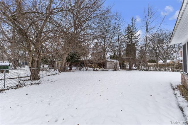 Builiding view forty six for 23520 Rockingham, Southfield, MI. 48033